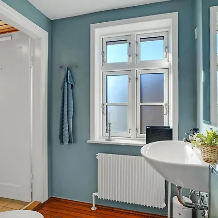 5 Bedroom Awesome In בית נופש *