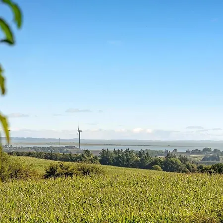 5 Bedroom Awesome In *