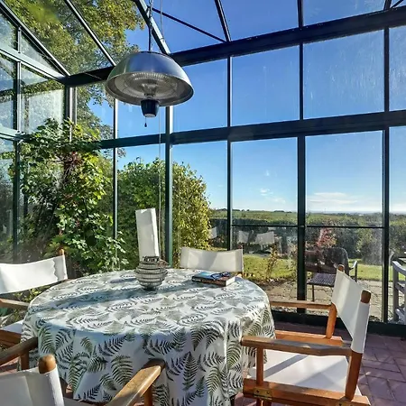 5 Bedroom Awesome In *