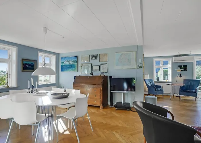 5 Bedroom Awesome In Holiday home