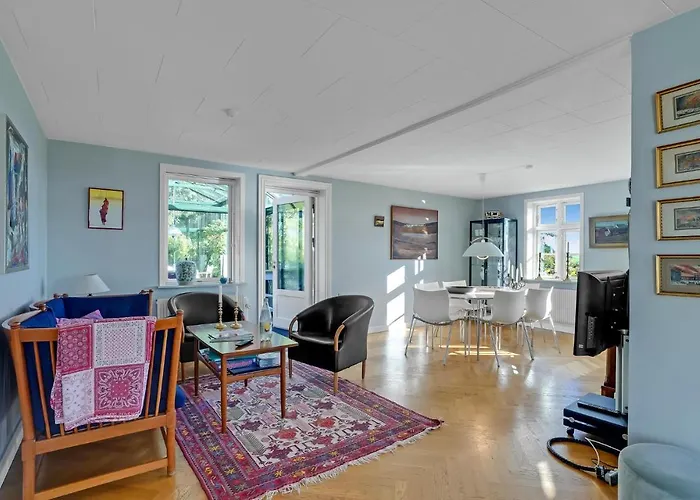 Holiday home 5 Bedroom Awesome In *